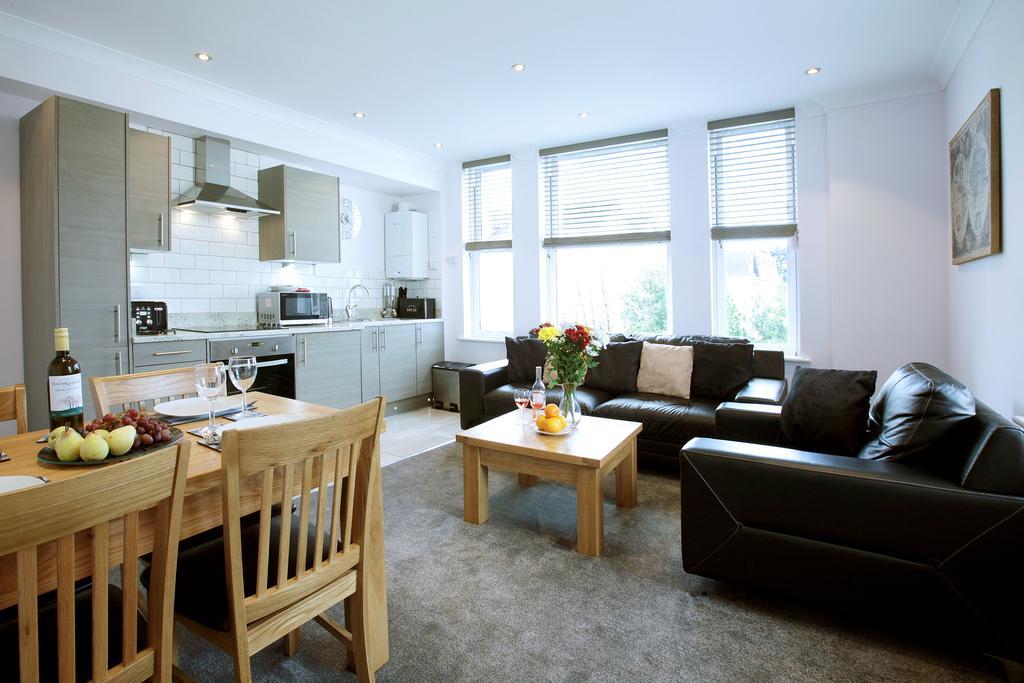 Austens Apartments Торки Екстериор снимка