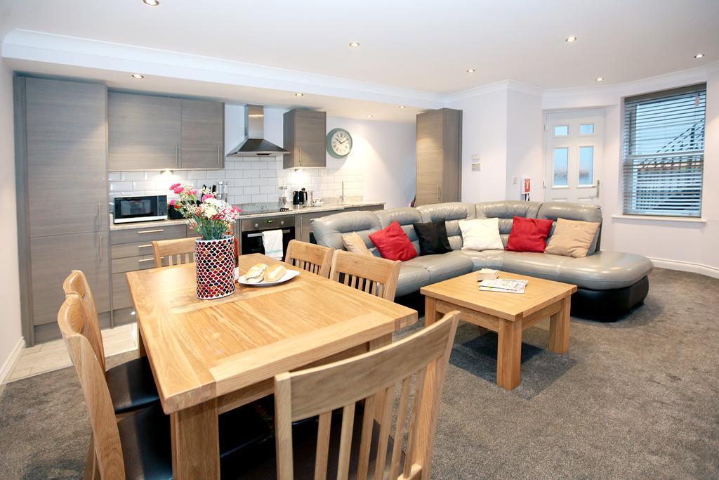 Austens Apartments Торки Екстериор снимка