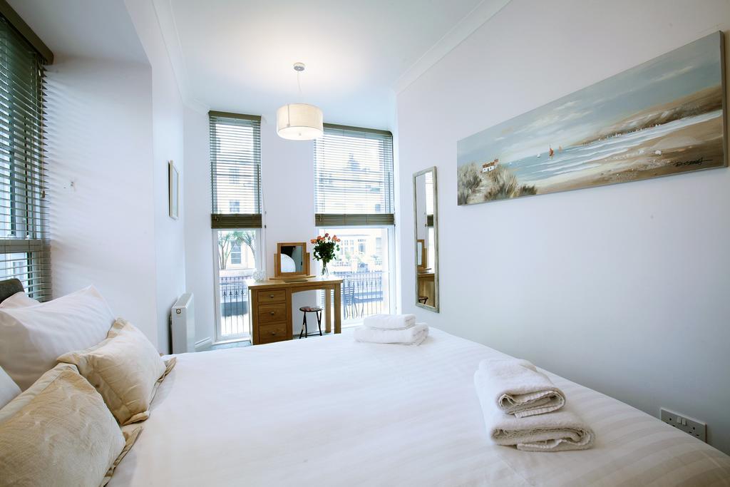Austens Apartments Торки Екстериор снимка