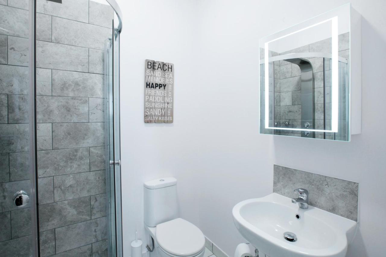 Austens Apartments Торки Екстериор снимка